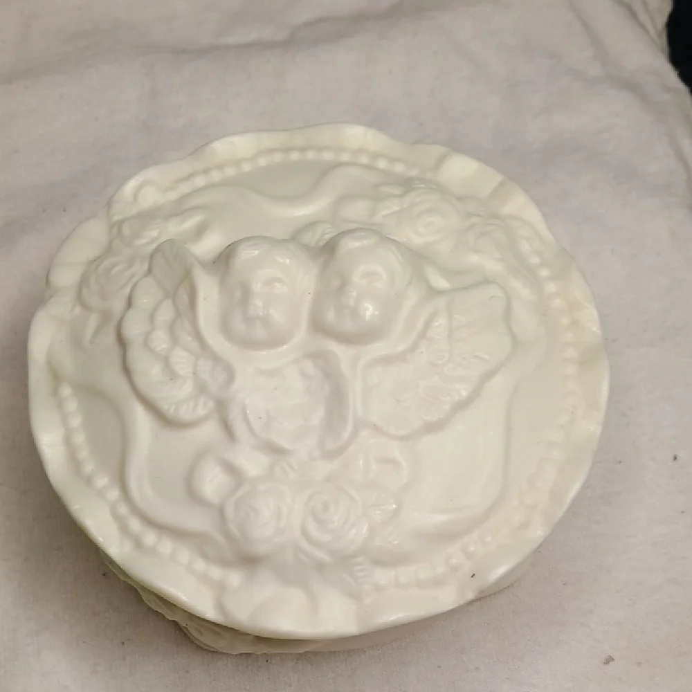 Porcelain Vintage With Pair Of Cherub Angels On Front